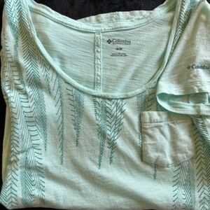 Womans Columbia t shirt size Medium